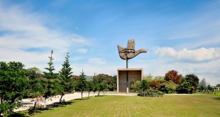 hand monument in chandigarh